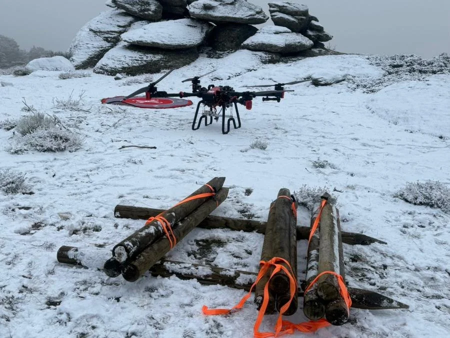 Dron de carga XAG P100 Pro con 60 kg de carga útil para suministro rural